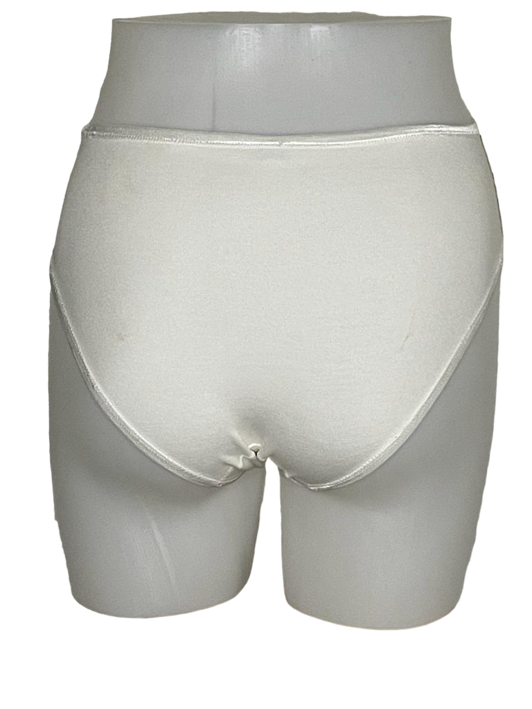 Sous-vêtements de tucking (tucking underwear), slips de tucking (tucking slips), culottes de tucking (tucking panties), slips classiques de tucking (tucking briefs), gaffes de tucking (tucking gaff), slips de compression (compression slip), slips gainants (supportive slip), slips de contrôle (control slip), sous-vêtements affirmant le genre (gender-affirming underwear), culottes aplatis-santes (flattening panties), lingerie sculptante pour personnes transgenres (transgender shapewear), Tucking sécurisé (safe tucking), liage sécurisé (safe binding), liage responsable (responsible binding), compression saine (healthy compression), compression respectueuse de la santé (health-conscious binding), tucking sans risque (risk-free tucking), dissimulation sécurisée (secure tucking), dissimulation sûre des organes génitaux (safe genital hiding), dissimulation saine du sexe (healthy genital concealment), liage protégé (protected binding), tucking en toute sécurité (tucking in complete safety).