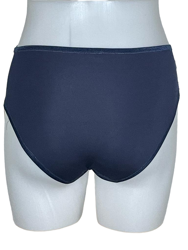Sous-vêtements de tucking (tucking underwear), slips de tucking (tucking slips), culottes de tucking (tucking panties), slips classiques de tucking (tucking briefs), gaffes de tucking (tucking gaff), slips de compression (compression slip), slips gainants (supportive slip), slips de contrôle (control slip), sous-vêtements affirmant le genre (gender-affirming underwear), culottes aplatis-santes (flattening panties), lingerie sculptante pour personnes transgenres (transgender shapewear), Tucking sécurisé (safe tucking), liage sécurisé (safe binding), liage responsable (responsible binding), compression saine (healthy compression), compression respectueuse de la santé (health-conscious binding), tucking sans risque (risk-free tucking), dissimulation sécurisée (secure tucking), dissimulation sûre des organes génitaux (safe genital hiding), dissimulation saine du sexe (healthy genital concealment), liage protégé (protected binding), tucking en toute sécurité (tucking in complete safety).
