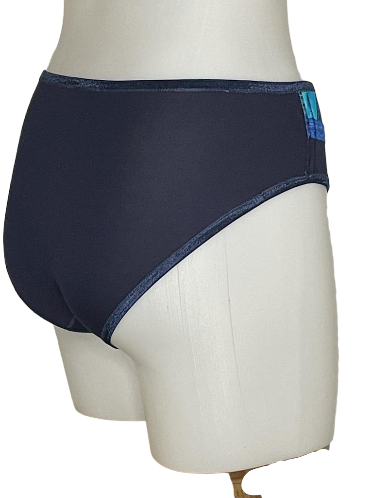Sous-vêtements de tucking (tucking underwear), slips de tucking (tucking slips), culottes de tucking (tucking panties), slips classiques de tucking (tucking briefs), gaffes de tucking (tucking gaff), slips de compression (compression slip), slips gainants (supportive slip), slips de contrôle (control slip), sous-vêtements affirmant le genre (gender-affirming underwear), culottes aplatis-santes (flattening panties), lingerie sculptante pour personnes transgenres (transgender shapewear), Tucking sécurisé (safe tucking), liage sécurisé (safe binding), liage responsable (responsible binding), compression saine (healthy compression), compression respectueuse de la santé (health-conscious binding), tucking sans risque (risk-free tucking), dissimulation sécurisée (secure tucking), dissimulation sûre des organes génitaux (safe genital hiding), dissimulation saine du sexe (healthy genital concealment), liage protégé (protected binding), tucking en toute sécurité (tucking in complete safety).