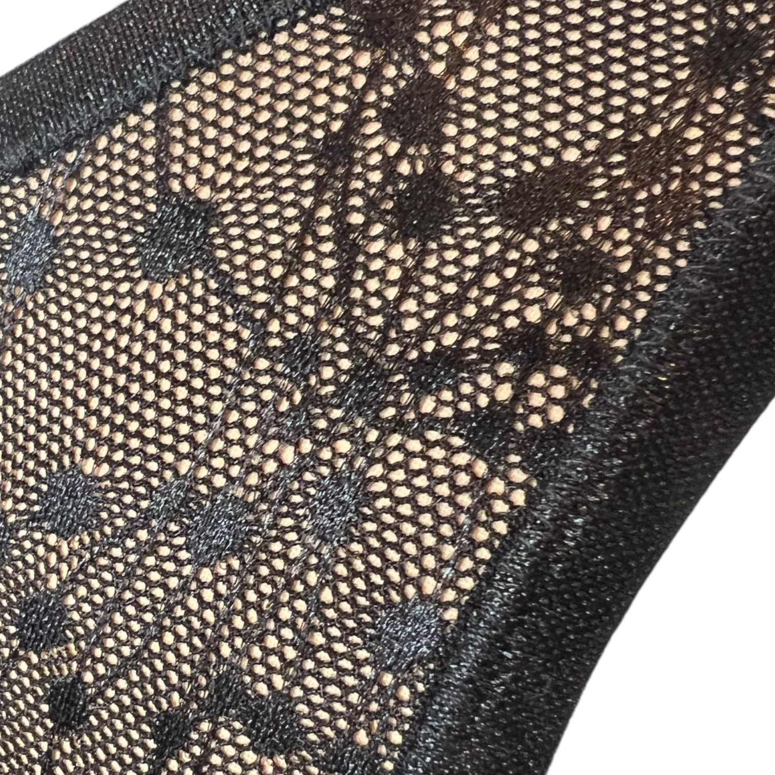 Chest compression (compression thoracique), breast binding (bandage des seins), chest binding (bandage thoracique), chest bandaging (bandage de la poitrine), breast reduction (réduction mammaire), chest binding (bandage thoracique), breast binding (bandage des seins), chest compression (compression thoracique), breast flattening (aplatissement de la poitrine), chest bandaging (bandage de la poitrine), chest binder (binder thoracique), trans binder (binder transgenre), FTM binder (binder FTM), compression top (top de compression), chest binder (binder thoracique), chest compressor (compresseur thoracique), binder (binder), trans binder bra (soutien-gorge binder transgenre), chest binder FTM (binder thoracique FTM), compression top transgender binder (top de compression pour personnes transgenres). Secure binding (bandage sécurisé), responsible binding (bandage responsable), proper binding (bandage approprié), health-conscious binding (bandage respectueux de la santé), safe chest binding (compression thoracique sûre), risk-aware binding (bandage conscient des risques), non-harmful binding (bandage non nuisible), protective binding (bandage protecteur).