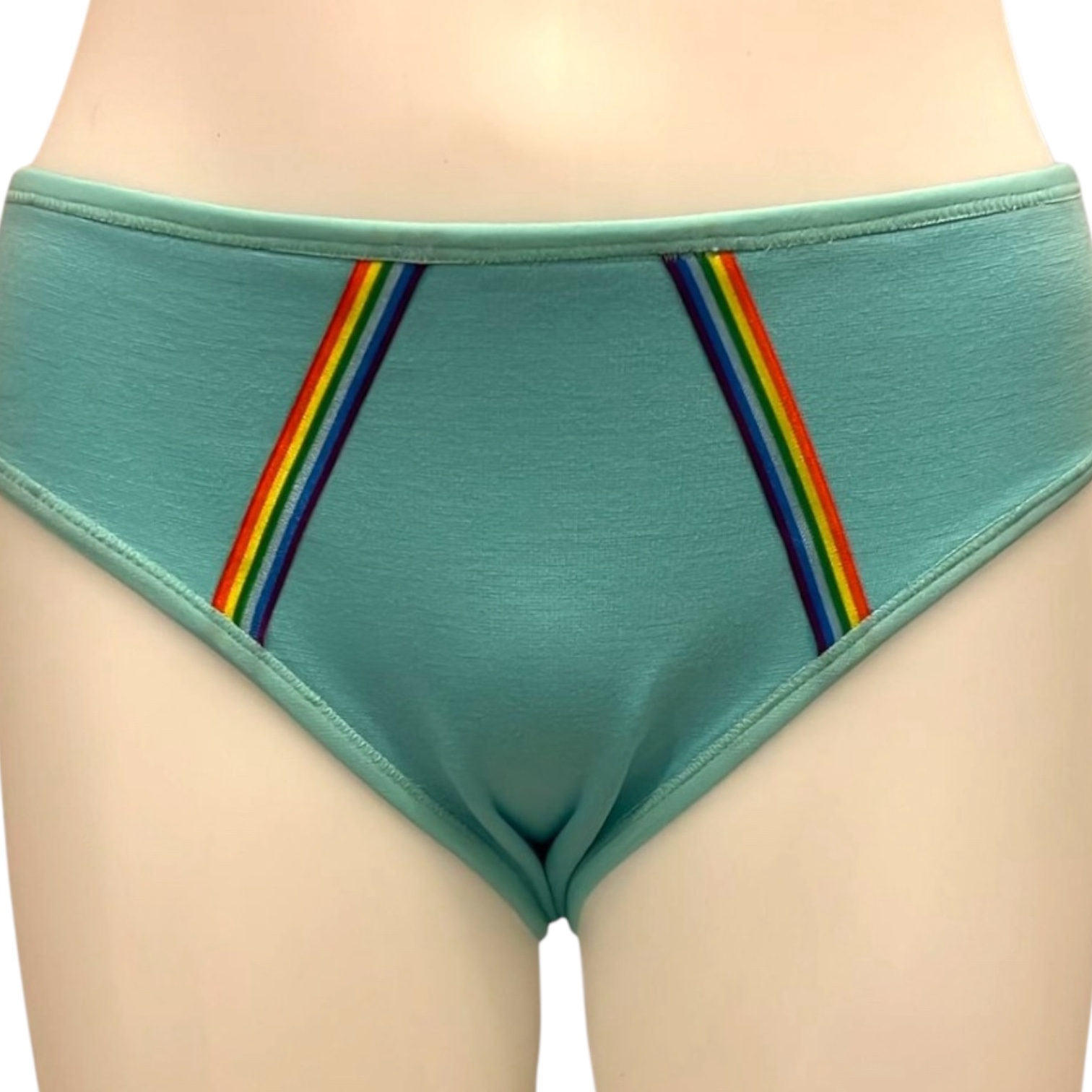 Sous-vêtements de tucking (tucking underwear), slips de tucking (tucking slips), culottes de tucking (tucking panties), slips classiques de tucking (tucking briefs), gaffes de tucking (tucking gaff), slips de compression (compression slip), slips gainants (supportive slip), slips de contrôle (control slip), sous-vêtements affirmant le genre (gender-affirming underwear), culottes aplatis-santes (flattening panties), lingerie sculptante pour personnes transgenres (transgender shapewear), Tucking sécurisé (safe tucking), liage sécurisé (safe binding), liage responsable (responsible binding), compression saine (healthy compression), compression respectueuse de la santé (health-conscious binding), tucking sans risque (risk-free tucking), dissimulation sécurisée (secure tucking), dissimulation sûre des organes génitaux (safe genital hiding), dissimulation saine du sexe (healthy genital concealment), liage protégé (protected binding), tucking en toute sécurité (tucking in complete safety).