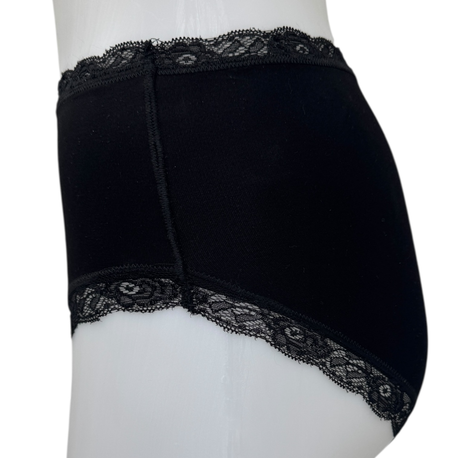 Sous-vêtements de tucking (tucking underwear), slips de tucking (tucking slips), culottes de tucking (tucking panties), slips classiques de tucking (tucking briefs), gaffes de tucking (tucking gaff), slips de compression (compression slip), slips gainants (supportive slip), slips de contrôle (control slip), sous-vêtements affirmant le genre (gender-affirming underwear), culottes aplatissantes (flattening panties), lingerie sculptante pour personnes transgenres (transgender shapewear), Tucking sécurisé (safe tucking), liage sécurisé (safe binding), liage responsable (responsible binding), compression saine (healthy compression), compression respectueuse de la santé (health-conscious binding), tucking sans risque (risk-free tucking), dissimulation sécurisée (secure tucking), dissimulation sûre des organes génitaux (safe genital hiding), dissimulation saine du sexe (healthy genital concealment), liage protégé (protected binding), tucking en toute sécurité (tucking in complete safety).