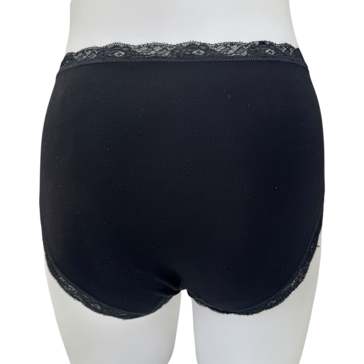Sous-vêtements de tucking (tucking underwear), slips de tucking (tucking slips), culottes de tucking (tucking panties), slips classiques de tucking (tucking briefs), gaffes de tucking (tucking gaff), slips de compression (compression slip), slips gainants (supportive slip), slips de contrôle (control slip), sous-vêtements affirmant le genre (gender-affirming underwear), culottes aplatissantes (flattening panties), lingerie sculptante pour personnes transgenres (transgender shapewear), Tucking sécurisé (safe tucking), liage sécurisé (safe binding), liage responsable (responsible binding), compression saine (healthy compression), compression respectueuse de la santé (health-conscious binding), tucking sans risque (risk-free tucking), dissimulation sécurisée (secure tucking), dissimulation sûre des organes génitaux (safe genital hiding), dissimulation saine du sexe (healthy genital concealment), liage protégé (protected binding), tucking en toute sécurité (tucking in complete safety).