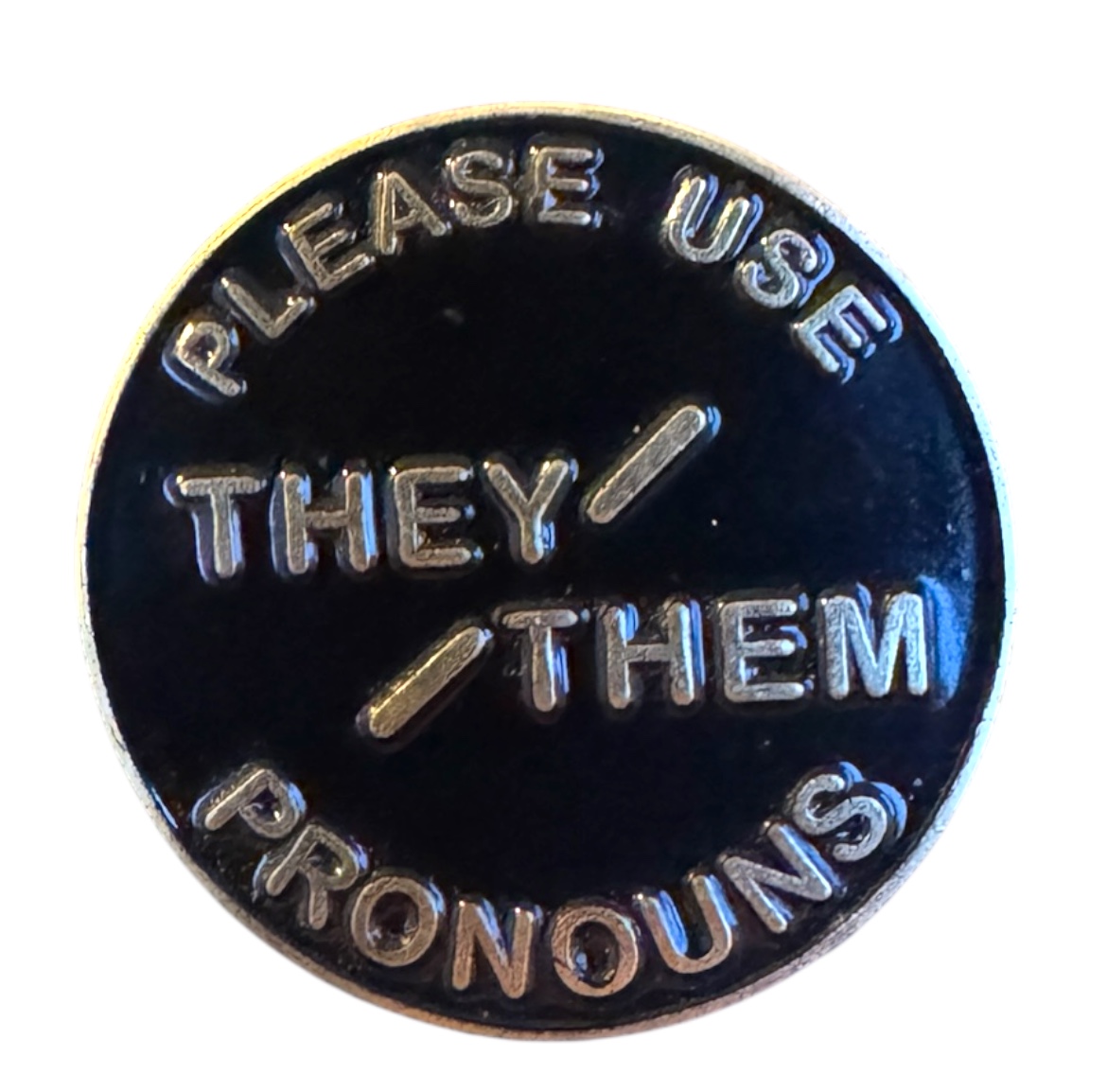 Pins et badges LGBTQIA+ TransUndeez, Pins et badges Pride, Pins accessoires LGBTQ, Pins badge LGBTQ+, Pins drapeau Pride, Pins de pronoms (elle/they etc.), Badges arc-en-ciel, Pins et badges inclusifs, Accessoires inclusifs de genre, Collection de pins queer, Pin « she/they », Pin fierté trans, Pin arc-en-ciel bisexuel, Badge fierté pansexuelle, Pin icône asexuelle, Pins ally / queer all year, Mini pins drapeau LGBTQ, Pins d’inclusivité pour vêtements, Pins Pride à message